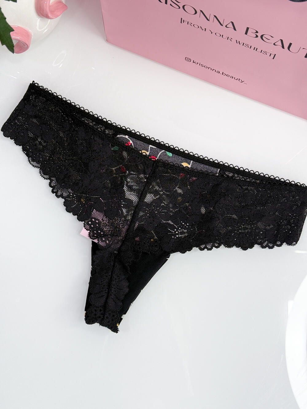 No-Show Thong Panty розмір S Pure Black Lights Print (71MV)