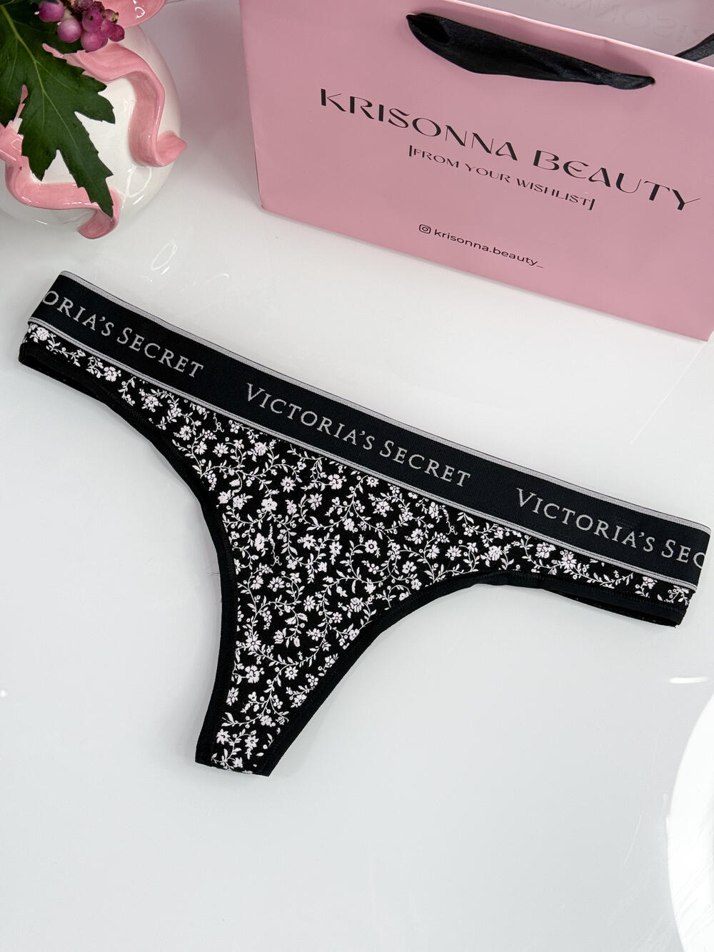 Logo Cotton Thong Panty розмір М чорні у білу квіточку 
