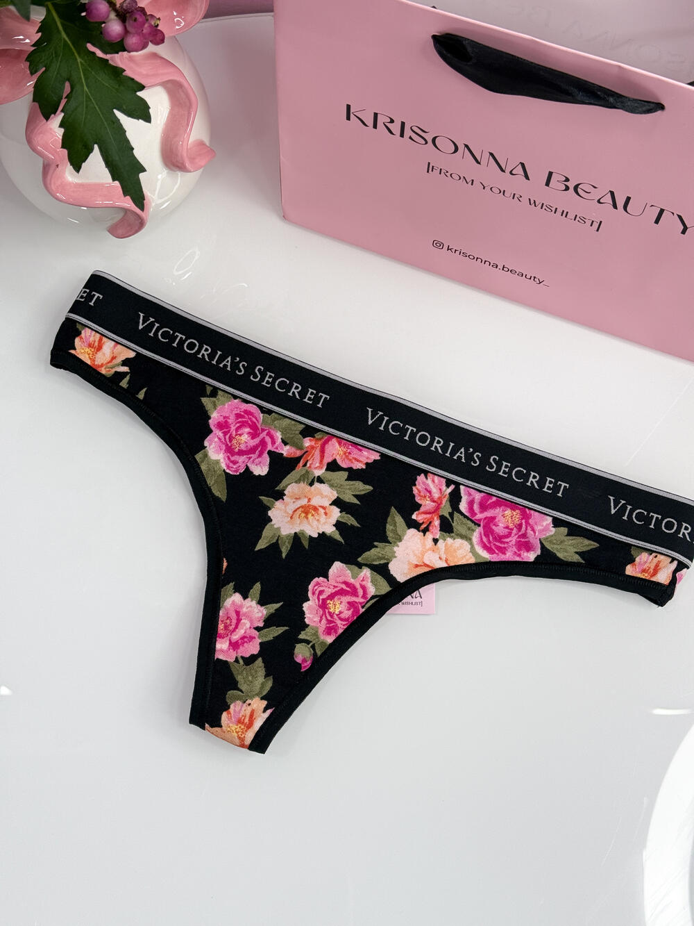 Logo Cotton Thong Panty розмір M чорні з квітами 