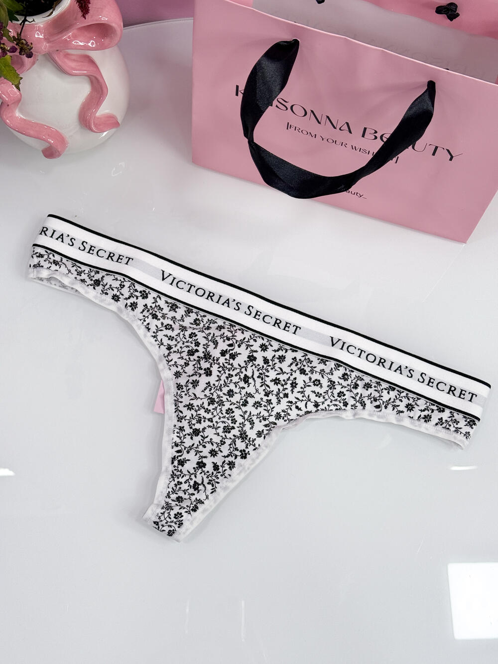 Logo Cotton Thong Panty розмір М білі у квіточку 