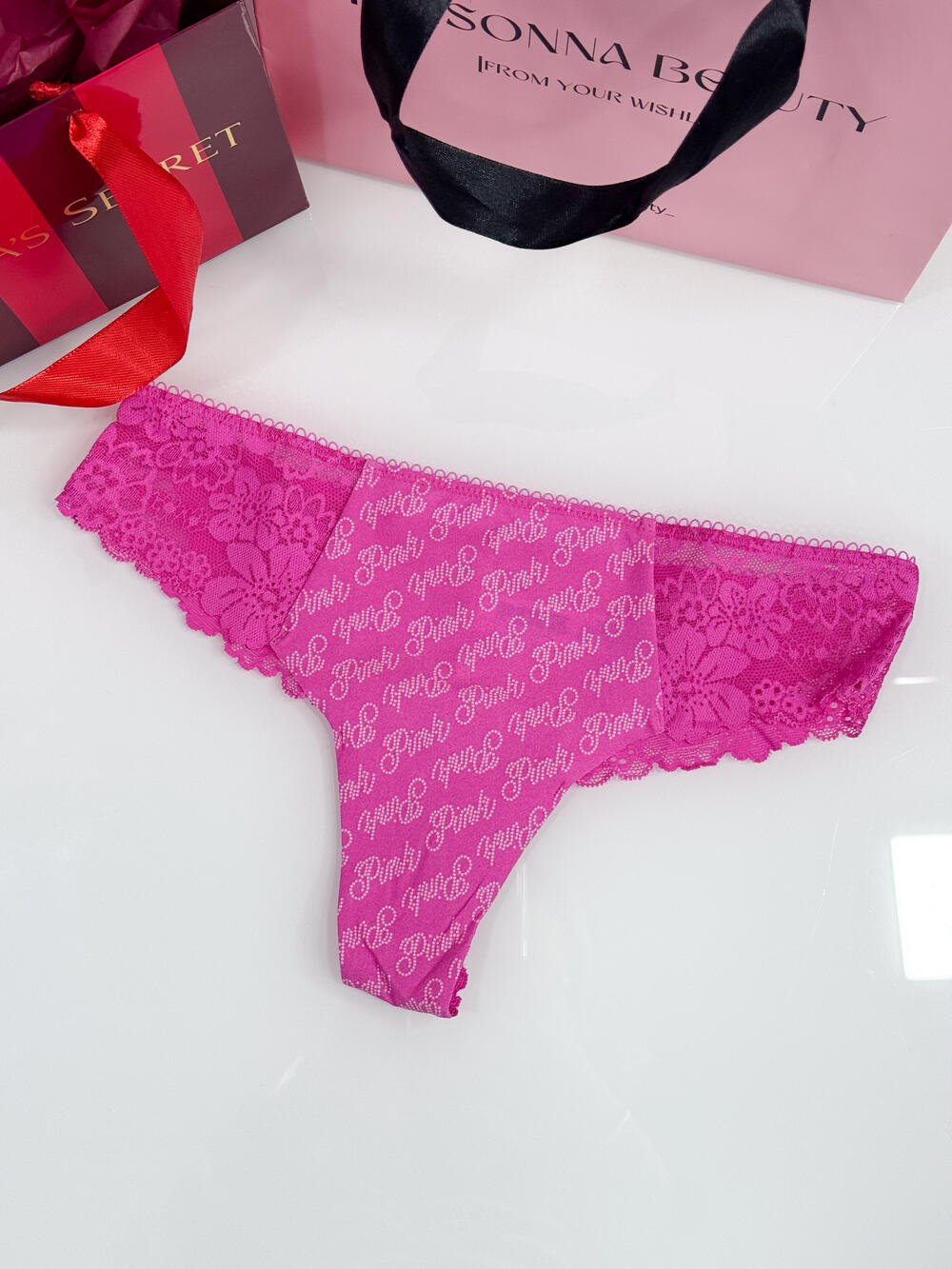 No-Show Thong Panty розмір S фуксія з лого 